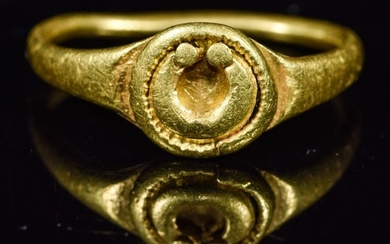 ROMAN GOLD RING WITH MOON CRESCENT