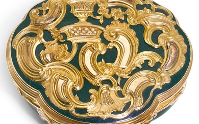 A TWO-COLOUR GOLD AND HARDSTONE SNUFF BOX, GERMAN, MID 18TH CENTURY AND LATER