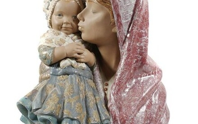 Lladro "Mother Kissing Child" Gres Porcelain