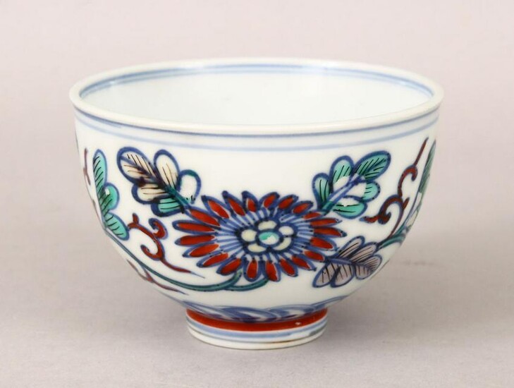 A 19TH CENTURY CHINESE DOUCAI PORCELAIN TEA CUP