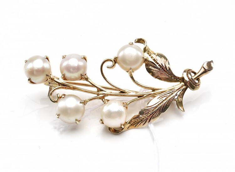 A CULTURED PEARL BROOCH IN 10CT GOLD, 48MM X 25MM APPROXIMATELY, 6.2GMS