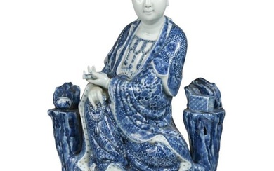 A Chinese blue and white porcelain figure of Guanyin, Qing Dynasty, 19th century