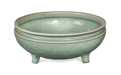 A Chinese celadon bowl, late Ming Dynasty