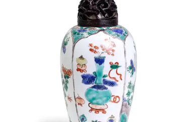 A Chinese famille verte small jar Qing dynasty, Kangxi period Decorated with...
