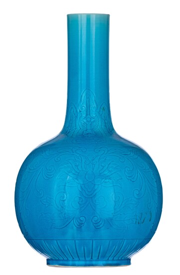 A Chinese turquoise crackle glaze bottle vase, with Qianlong mark, early 20thC, H 43 cm