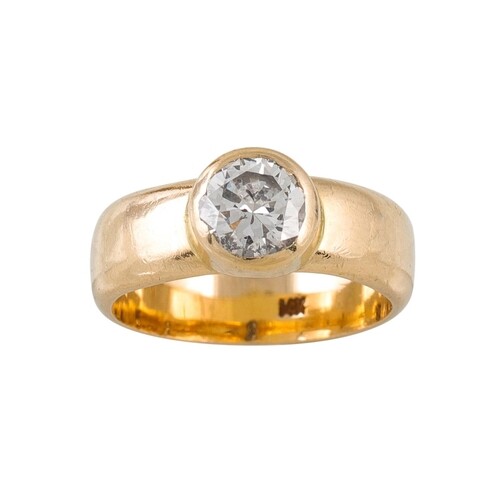 A DIAMOND SOLITAIRE RING, mounted in 14ct yellow gold. Estim...