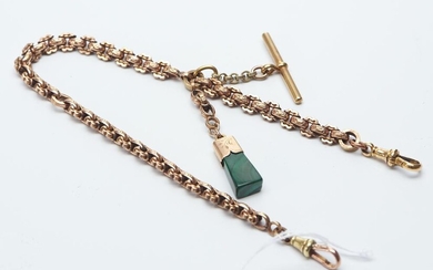 A GOLD LINED WATCH CHAIN WITH A MALACHITE FOB WITH MOUNTS IN 9CT GOLD, 30CMS