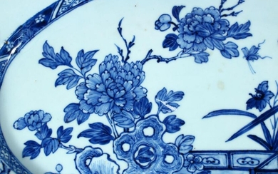 A GOOD 18TH CENTURY CHINESE BLUE & WHITE PORCELAIN