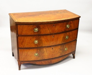 A GOOD GEORGE III MAHOGANY BOW FRONTED CHEST OF THREE