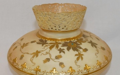 A Grainger and Co. Royal China Works Worcester porcelain vas...