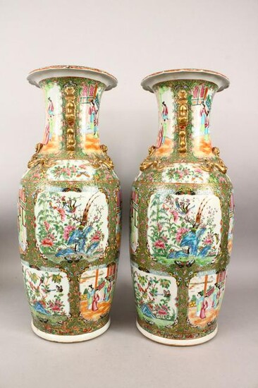 A LARGE PAIR OF CHINESE 19TH CENTURY CANTON PORCELAIN