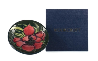A MOORCROFT 'ANEMONE TRIBUTE' PLATE