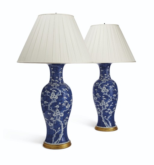 A PAIR OF CHINESE BLUE AND WHITE PORCELAIN LAMPS, 20TH CENTURY