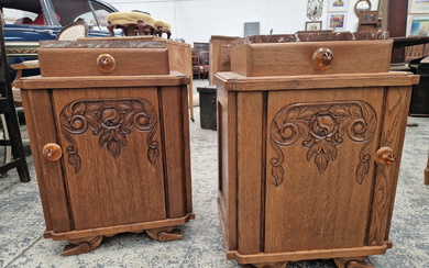 A PAIR OF OAK AND MARBLE TOPPED ART DECO BEDSIDE CABINETS.