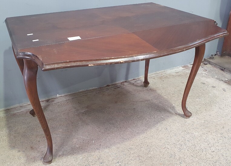 A QUEEN ANNE STYLE DROPSIDE OCCASIONAL TABLE