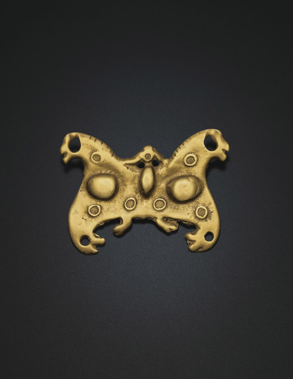A RARE GOLD PLAQUE, NORTHEAST CHINA, 1ST CENTURY BC-3RD CENTURY AD