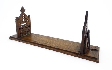 A Victorian oak extending bookslide / book holder with Gothic fretwork decoration. Approx. 22" long