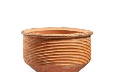 A deep pottery bowl with horizontal grooves, Dawenkou to Longshan culture, c. 4300-2000 BC 大汶口至龍山文化 弦紋陶盌