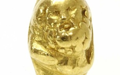 A high carat gold cameo ring