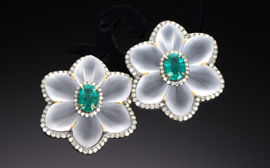 A pair of flower earrings of 14 kt. gold and sterling silver adorned with i.a. emeralds and diamonds, total 1.08 ct. (2)