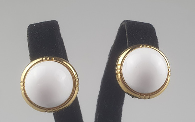 A pair of round vintage ear clips - Monet/USA.