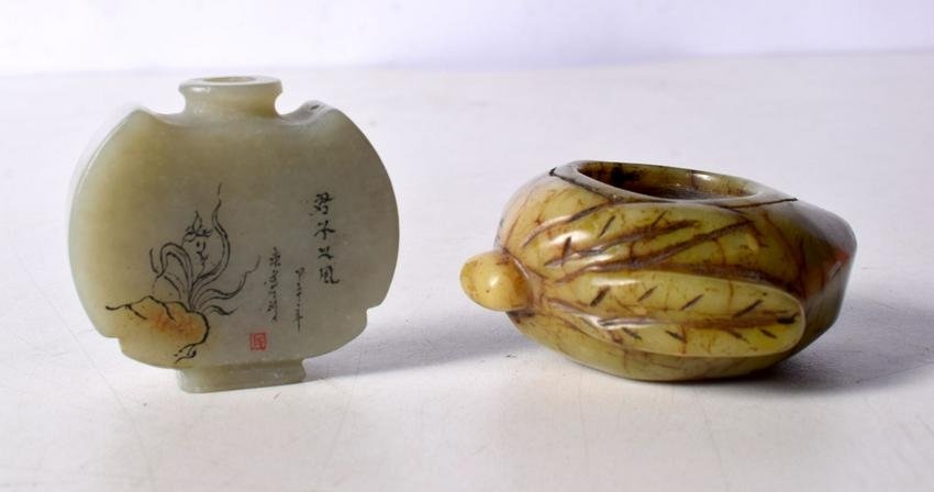 A small Chinese hardstone censer together with a hardstone snuff bottle 7 x 6 cm (2).