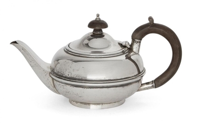 A small silver teapot, London, c.1922, Charles Boyton & Son...