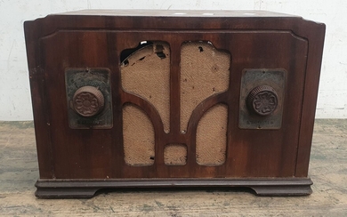AN AIRZONE 1930s SQUARE MANTEL RADIO