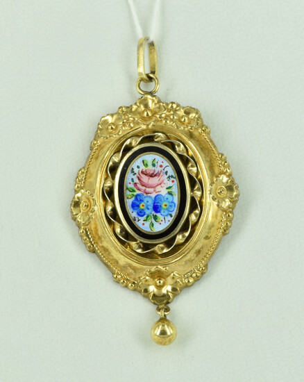 AN ANTIQUE 14CT GOLD LINED PENDANT
