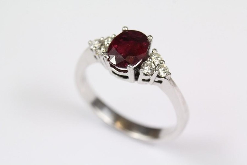 Antique 18ct yellow gold ruby and diamond ring, the oval rub...