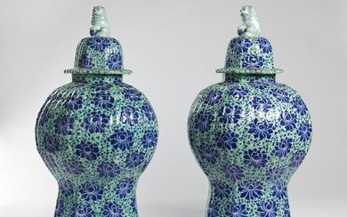 Arte Cinese A pair of large Chinoiserie pottery vases