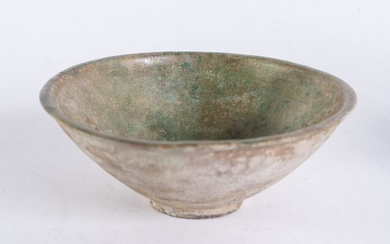 Arte Islamica A pottery turquoise glazed bowl Iran