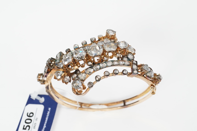 Bracelet ancien en or rose, en dessous du montant légal, serti de diamants taillés en...