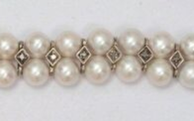 Bracelet of two rows of cultured pearls alternating...