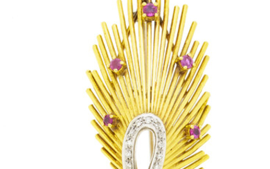 Broche gerbe années 1940-1950 2 ors 750 sertie de rubis taille rond et de diamants