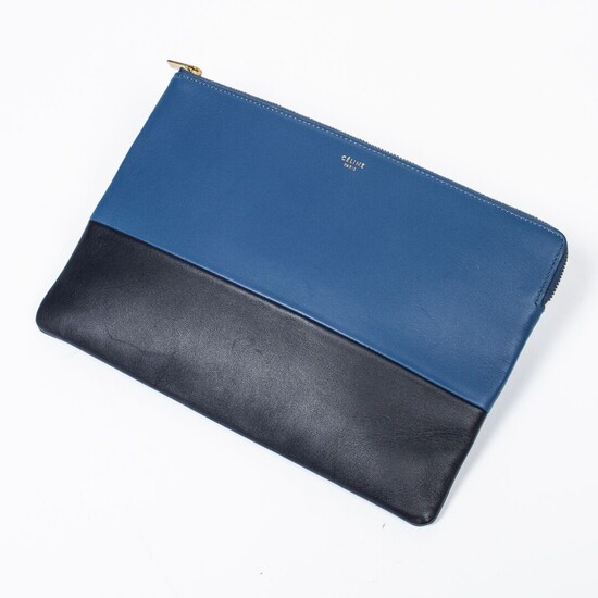 CÉLINE Pochette Clutch Cuir lisse bleu et noir Blue and black smooth leather Garnitures métal...