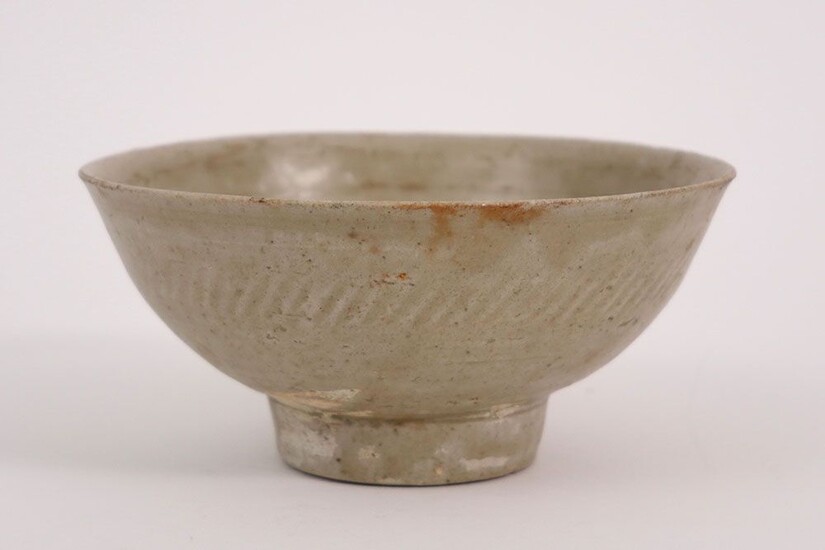 CHINE - 9°/10° EEUW bowl in Wu Yue keramiek met celadon-oppervlak - diameter : 16...