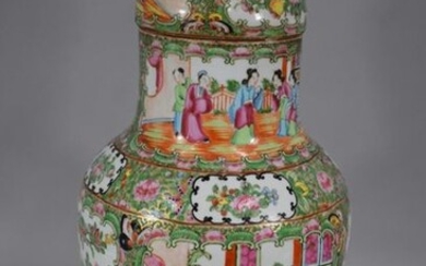 CHINE Canton, Fin XIXème siècle Vase balustre...