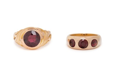 COLLECTION OF YELLOW GOLD AND GARNET RINGS