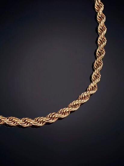 CURLY LINK NECKLACE, in 18K yellow gold. Price: 375,00 Euros. (62.395 Ptas.)
