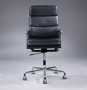 Charles Eames. Office chair with armrests, Model EA 219