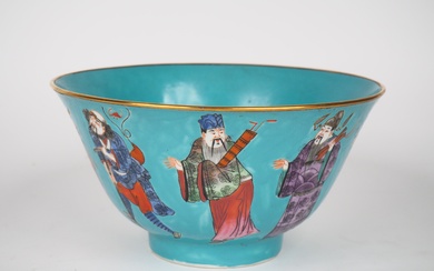 Chine, XIXe siècle, Bol en porcelaine et émaux polychromes sur fond émaillé turquoise à décor...