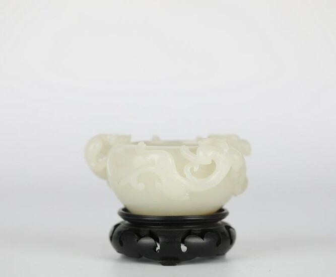 Chinese Hetian white jade carving with dragon pattern brush wash, 18th century