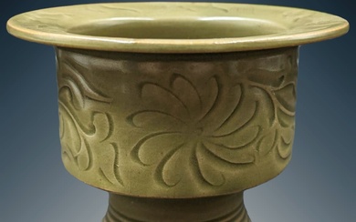 Chinese Longquan Celadon Porcelain Footed Serving Bowl