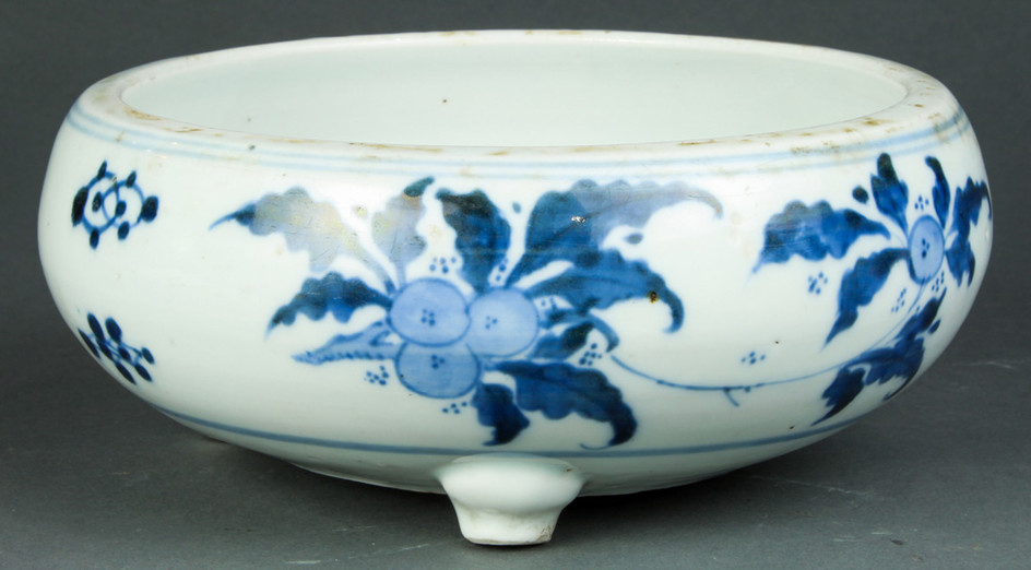 Chinese Tripod Porcelain Censer