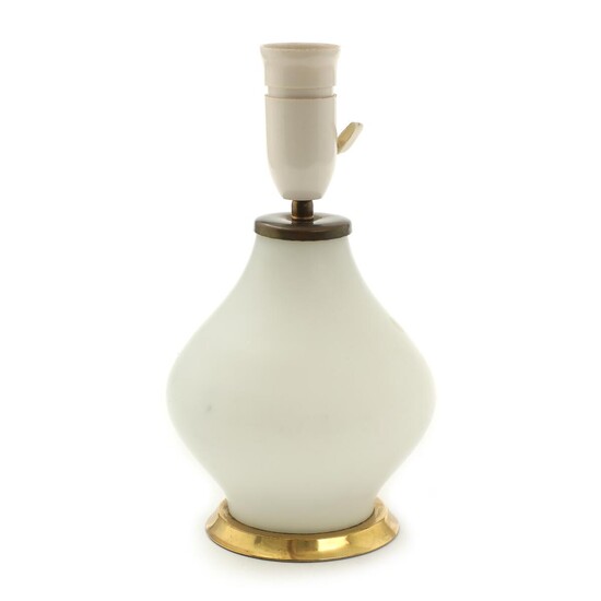 NOT SOLD. Danish design: An opal glass and brass table lamp. 1950s. H. incl. socket 26 cm. – Bruun Rasmussen Auctioneers of Fine Art