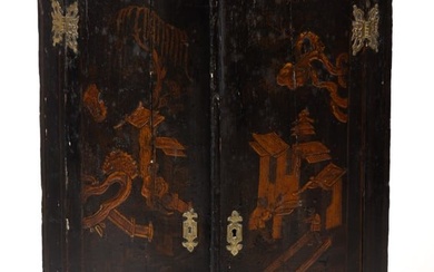 ENGLISH CHINOISERIE LACQUERED HANGING CORNER CABINET