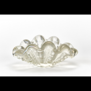 Ercole Barovier ( Murano 1889 - Venezia 1974 ) , Shell shaped centerpiece of the series "Grosse costolature". Barovier & Toso, Murano, 1940s. Opalescent crystal glass strongly iridescent on the...