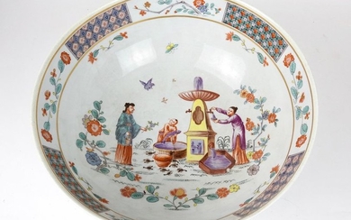 European porcelain bowl with chinese decoration