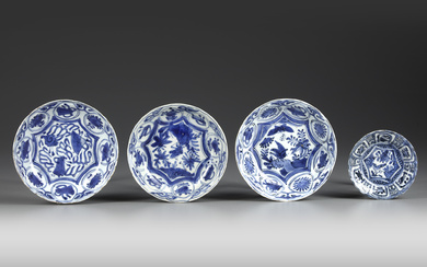 FOUR CHINESE BLUE AND WHITE DISHES, WANLI PERIOD (1572-1620)